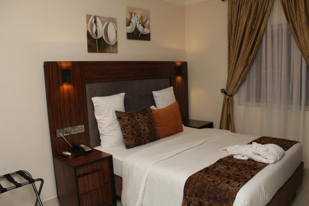 Class Suites Ikeja Bagian luar foto