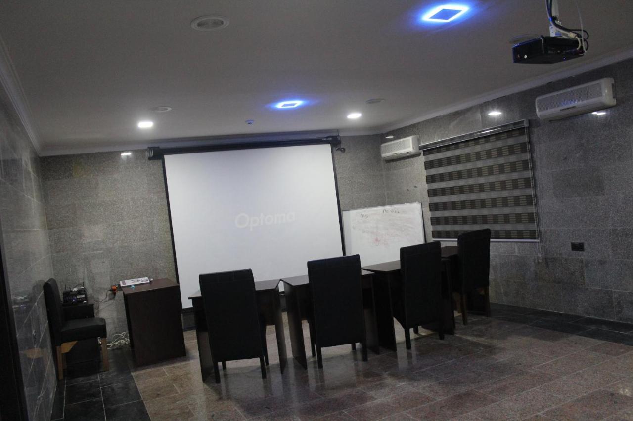Class Suites Ikeja Bagian luar foto
