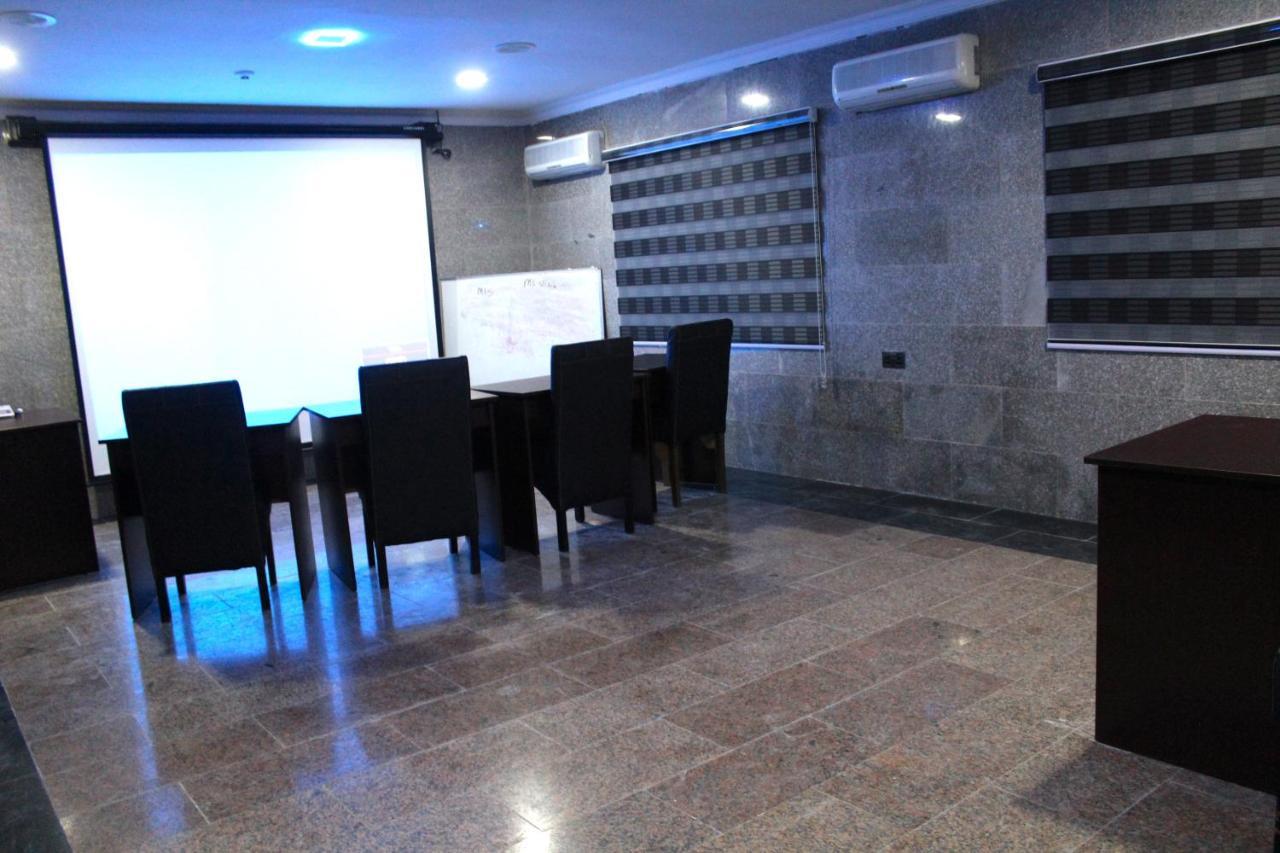 Class Suites Ikeja Bagian luar foto