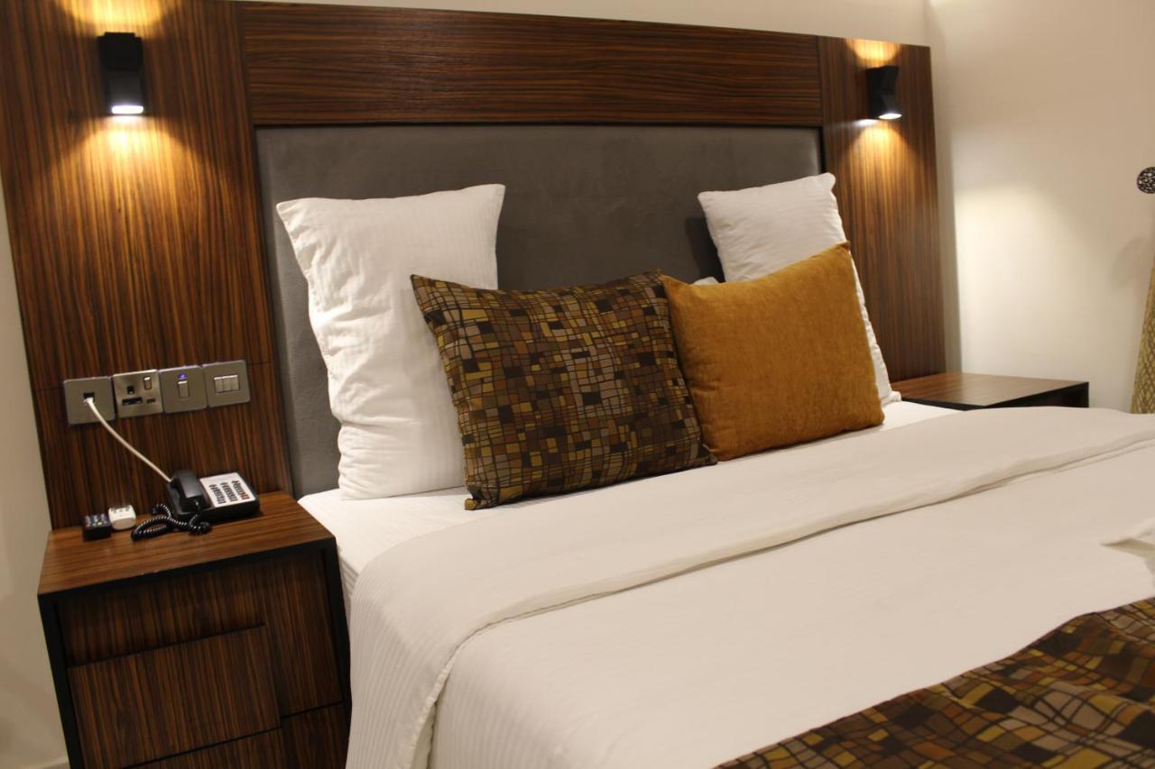 Class Suites Ikeja Bagian luar foto